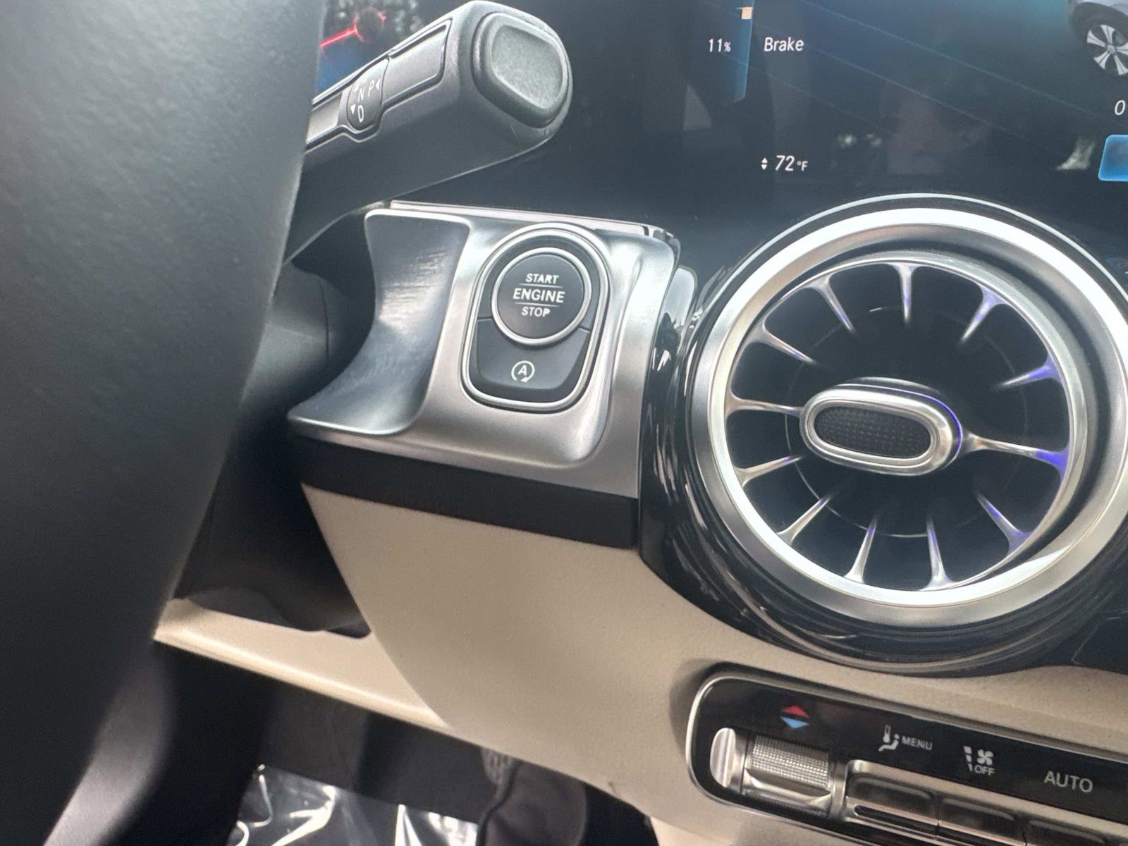 Used 2021 Mercedes-Benz GLB 250 image 27