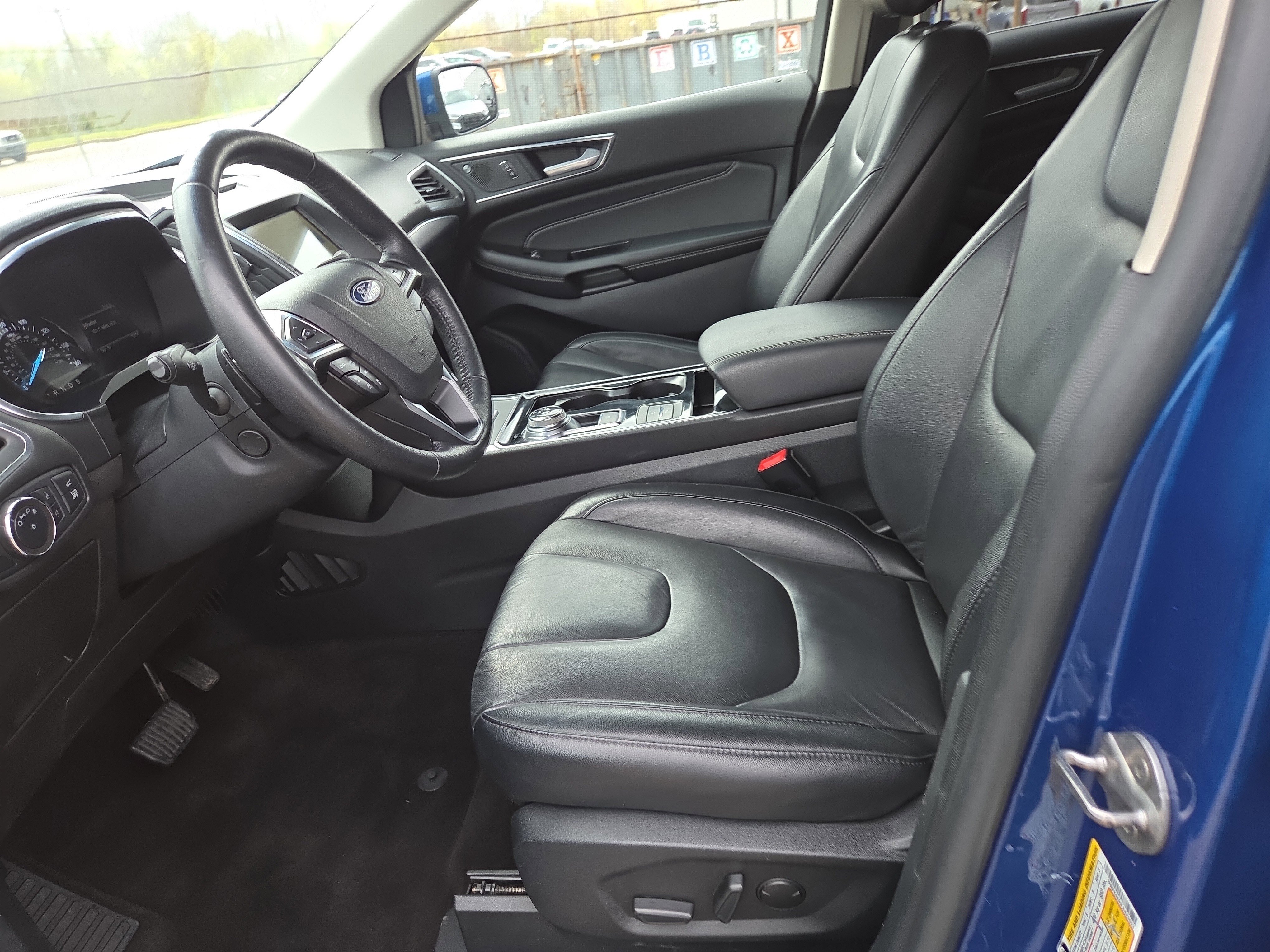 Used 2020 Ford Edge Titanium image 5