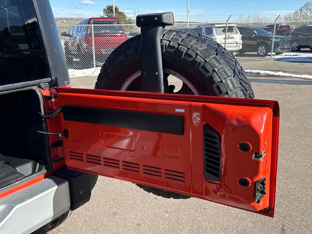 Used 2015 Jeep Wrangler Unlimited Sahara w/ Connectivity Group image 11