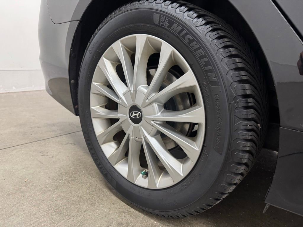 Used 2015 Hyundai Sonata Limited image 11