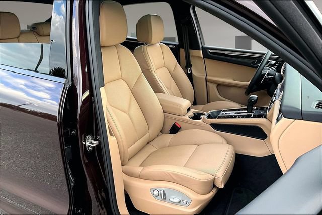 Used 2025 Porsche Macan AWD/4WD image 25