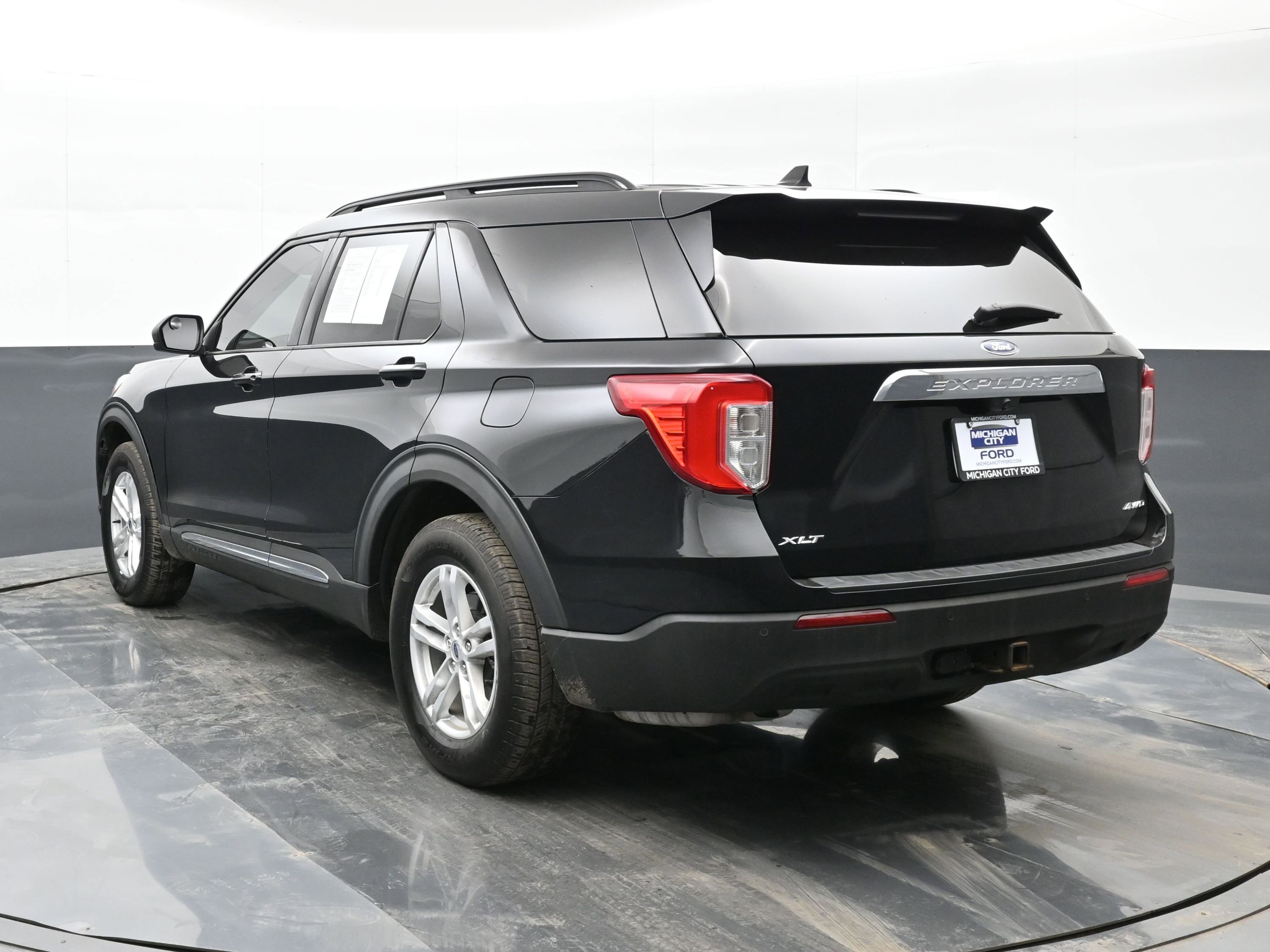 Used 2021 Ford Explorer XLT w/ Class III Trailer Tow Package AWD/4WD image 4