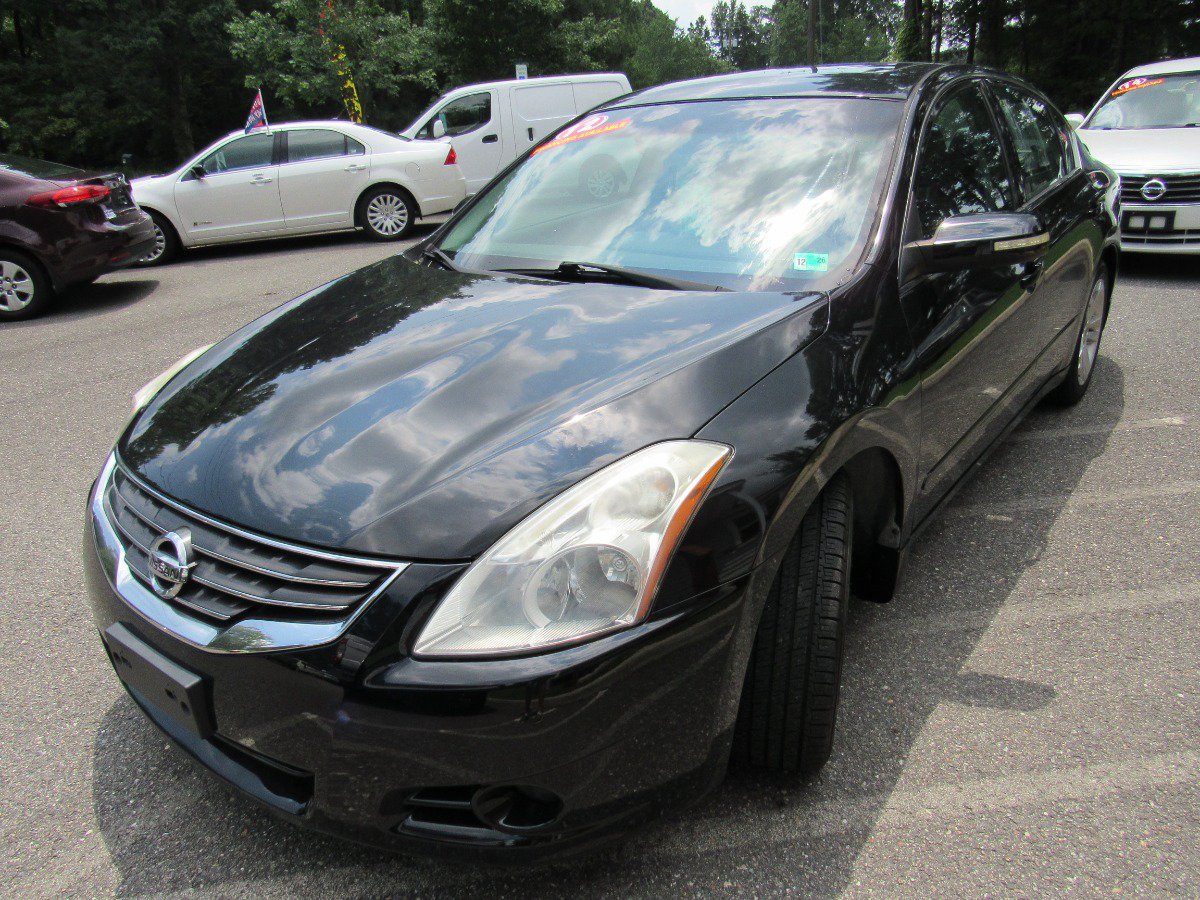 Used 2012 Nissan Altima 3.5 SR w/ Sport Pkg FWD image 2