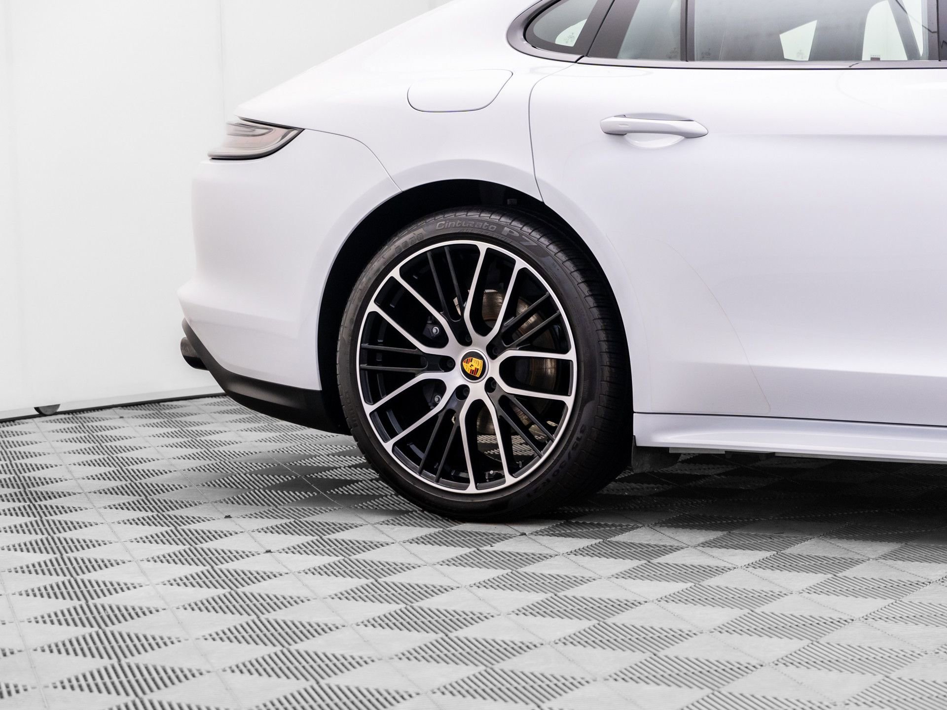 Certified 2023 Porsche Panamera 4 Platinum Edition AWD/4WD image 38
