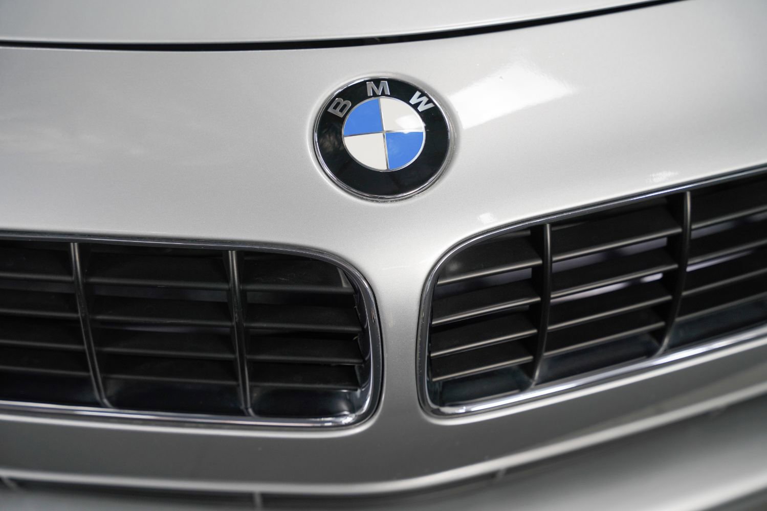 Used 2001 BMW Z8 RWD image 13