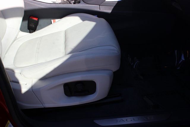 Used 2020 Jaguar E-PACE SE image 31