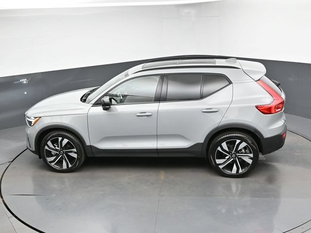 Used 2025 Volvo XC40 B5 Plus AWD/4WD image 46