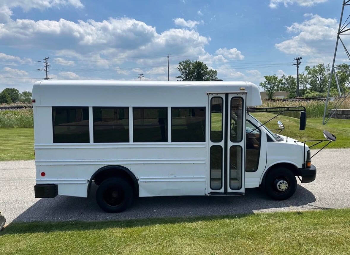 Used 2009 Chevrolet Express 3500 RWD image 6