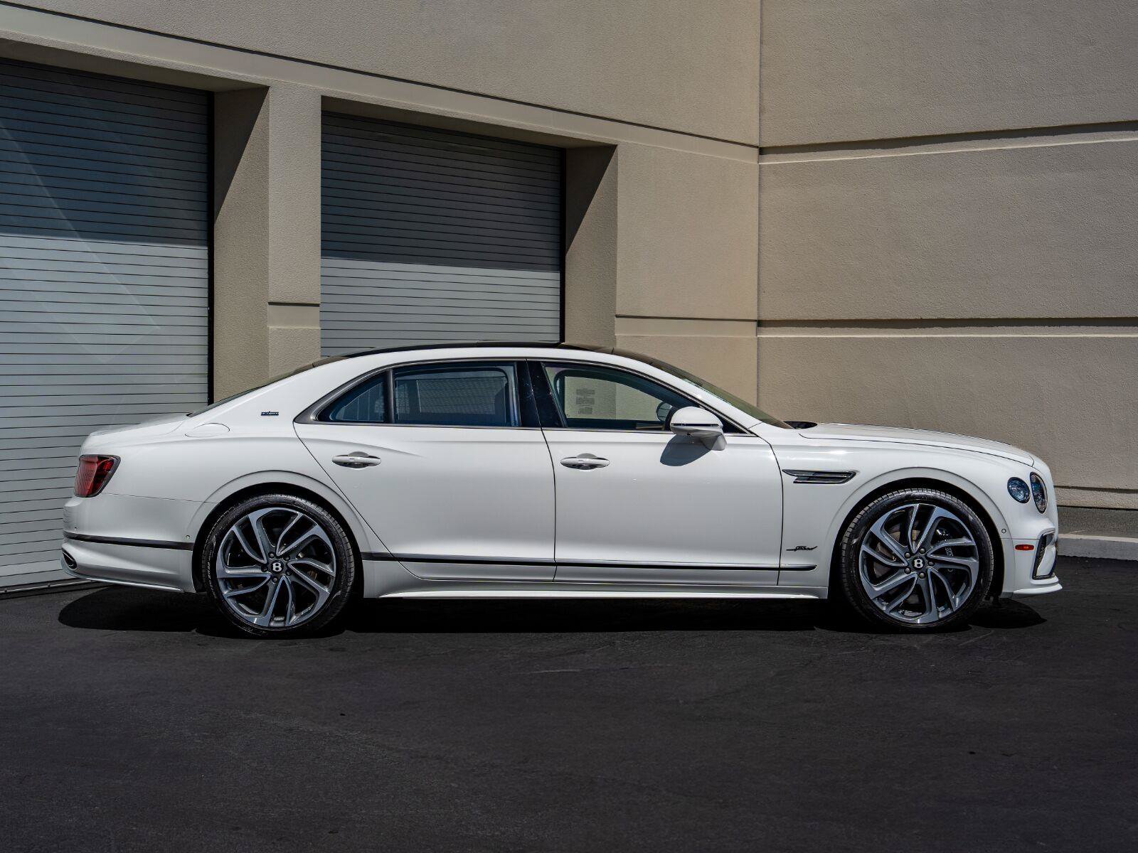 Used 2025 Bentley Flying Spur Plug-In Hybrid AWD/4WD image 4