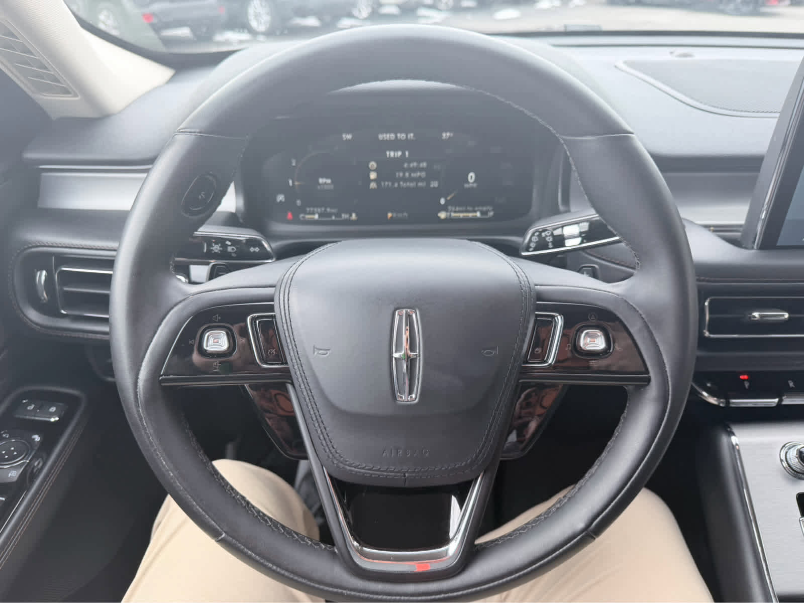 Used 2023 Lincoln Aviator AWD image 34