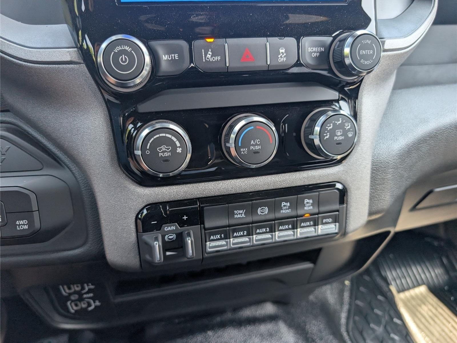 New 2026 RAM 5500 Tradesman w/ Safety Group AWD/4WD image 22