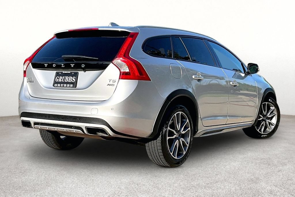 Used 2018 Volvo V60 T5 Cross Country AWD/4WD image 2