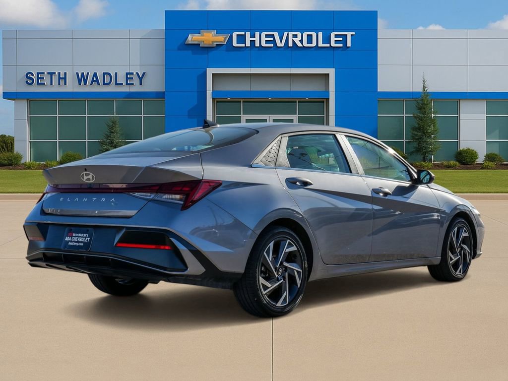 Used 2025 Hyundai Elantra SEL image 7