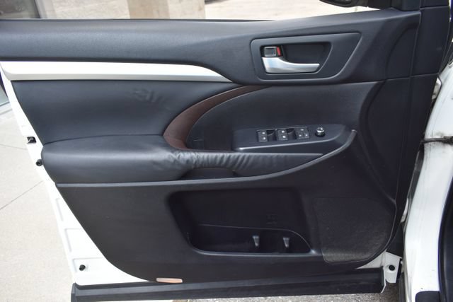 Used 2015 Toyota Highlander XLE AWD/4WD image 19