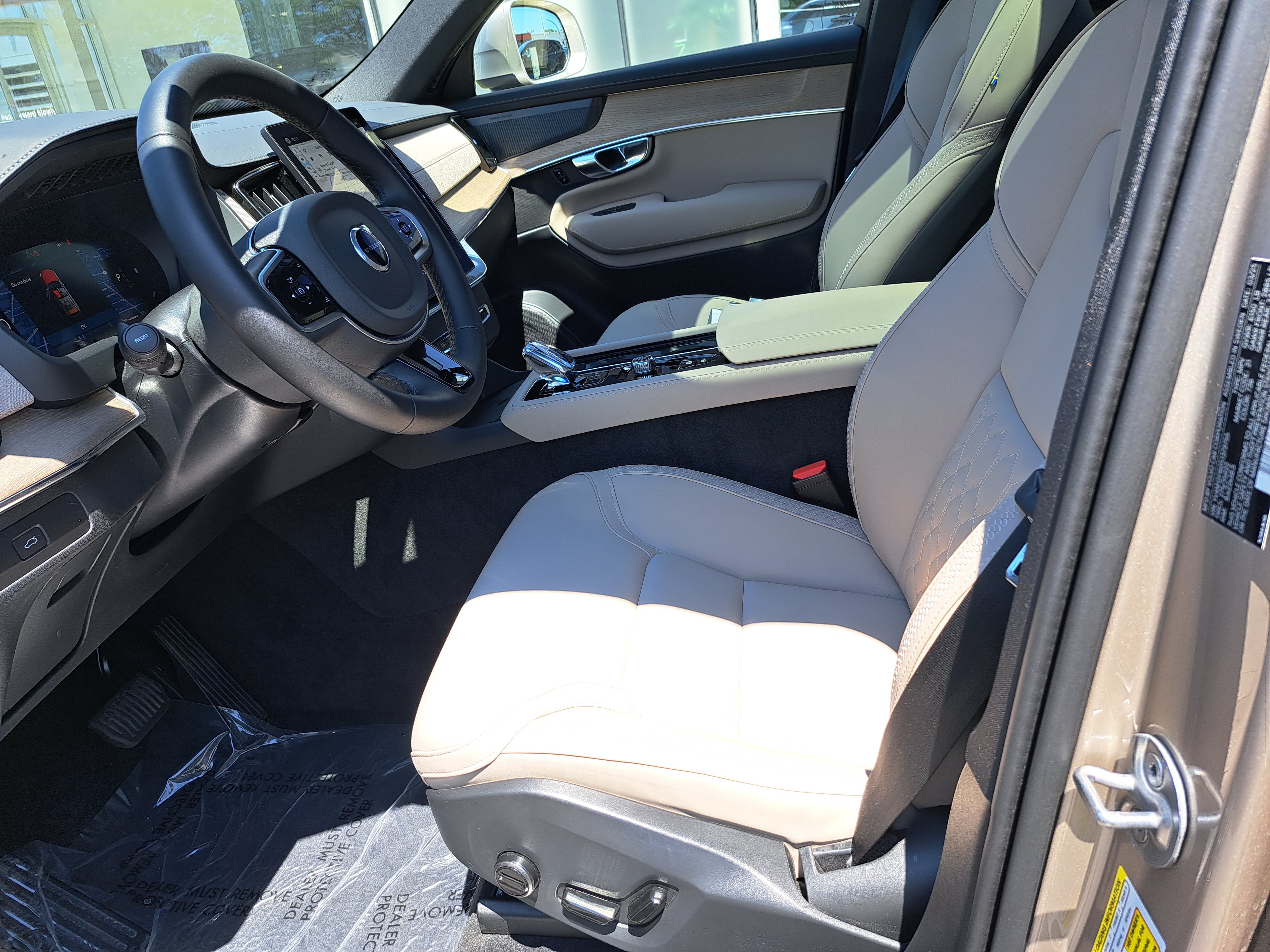 New 2025 Volvo XC90 B5 Plus AWD/4WD image 22