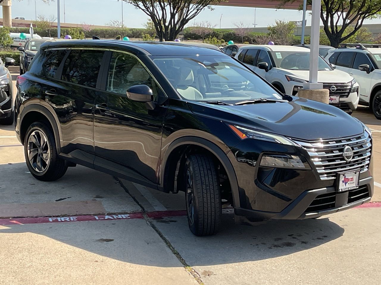 Used 2025 Nissan Rogue SV image 4