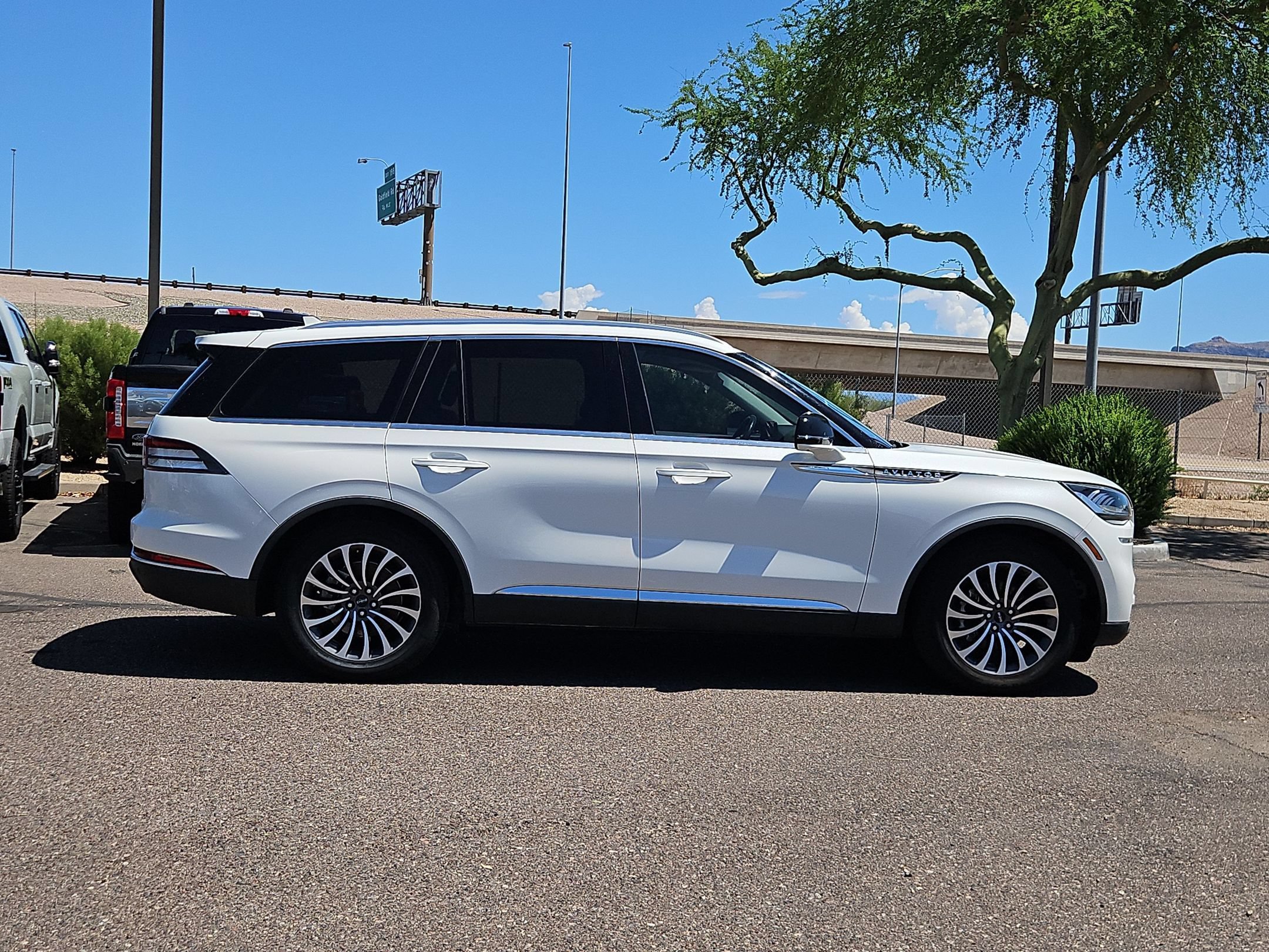 Used 2020 Lincoln Aviator Reserve RWD image 4