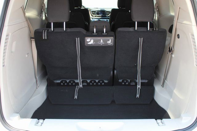 Used 2021 Chrysler Voyager LX image 7