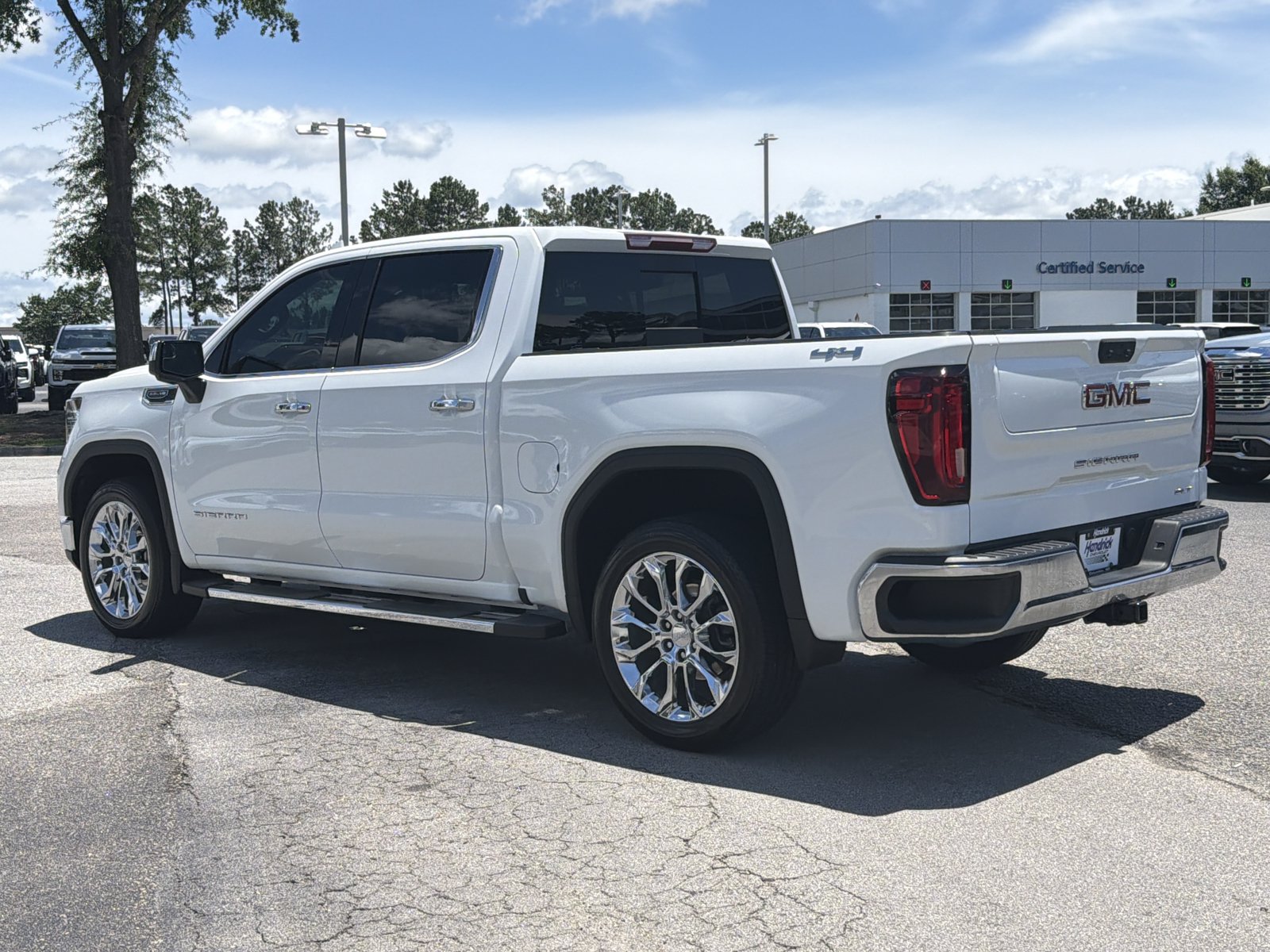 Used 2024 GMC Sierra 1500 SLT w/ SLT Premium Package AWD/4WD image 10