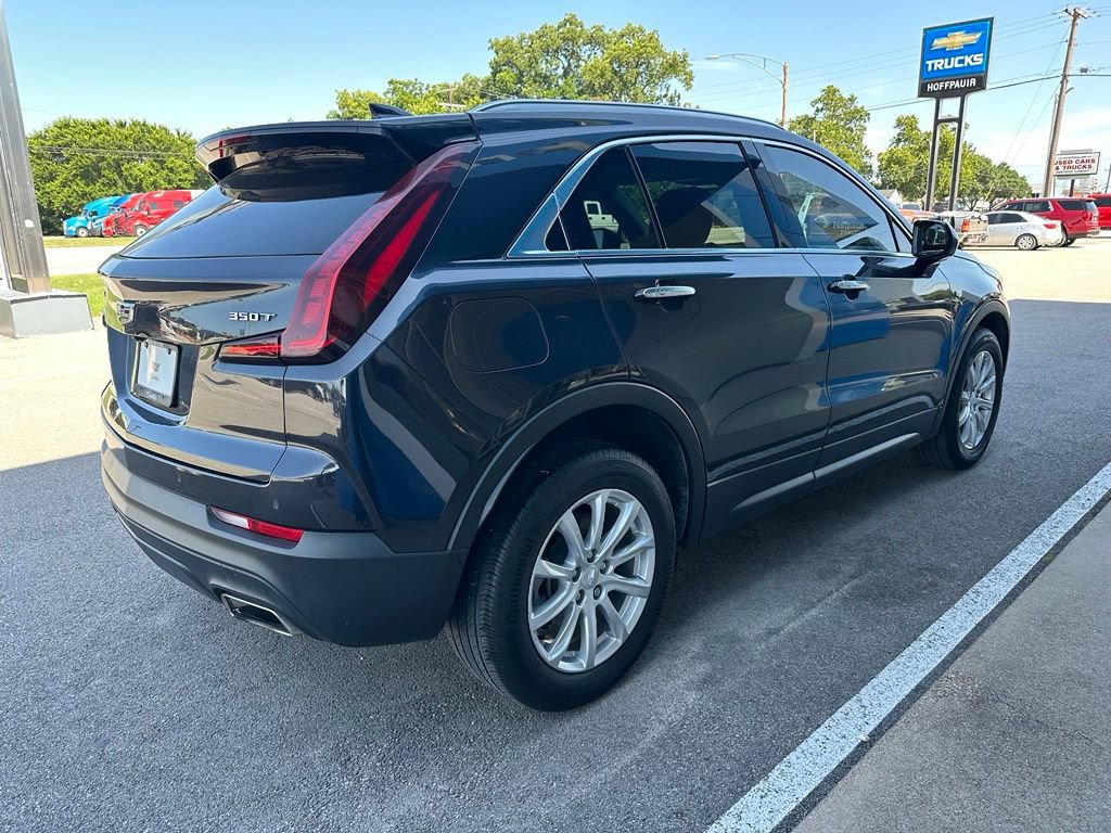 Used 2022 Cadillac XT4 Luxury w/ Cold Weather Package FWD image 2