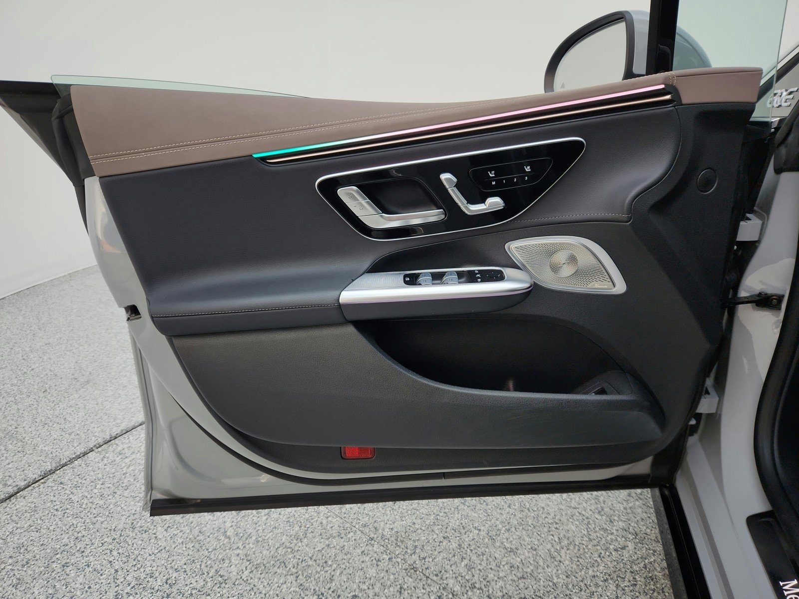 Used 2025 Mercedes-Benz EQE 500 4MATIC Sedan image 19