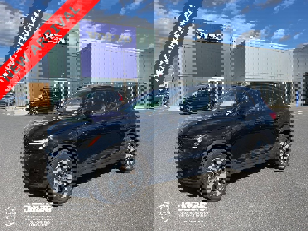 Certified 2025 Volvo XC40 B5 Plus image 1