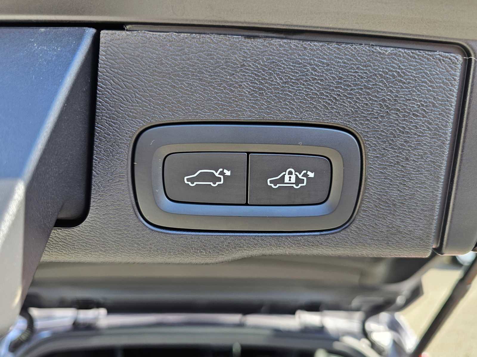 New 2026 Volvo XC60 B5 Ultra w/ Protection Package Premier image 17