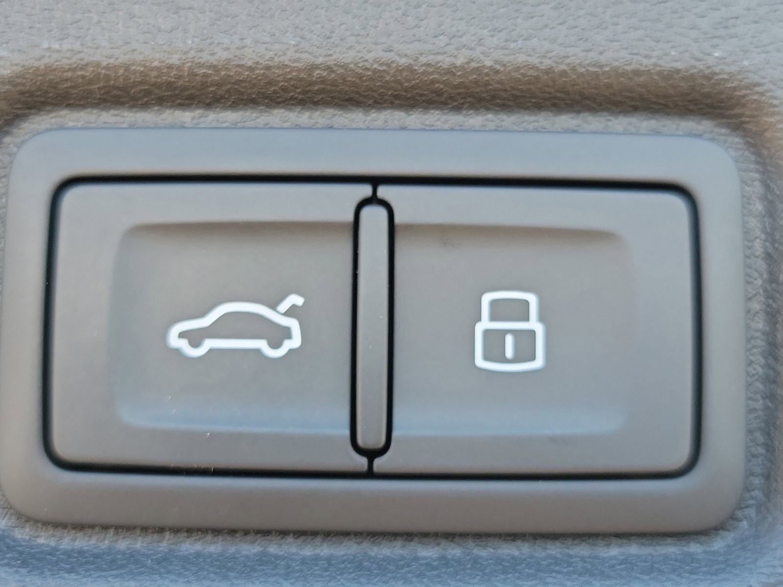 New 2025 Audi Q6 e-tron Premium image 11