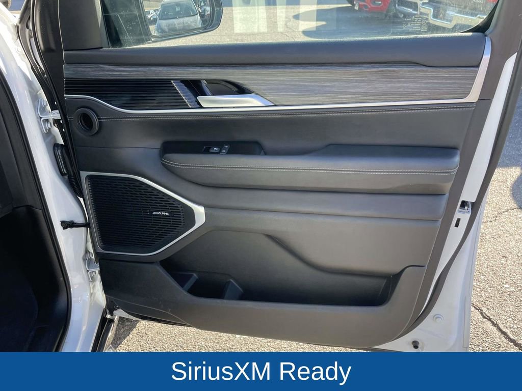 Certified 2024 Jeep Wagoneer Series II w/ Flexible Seating Group image 17