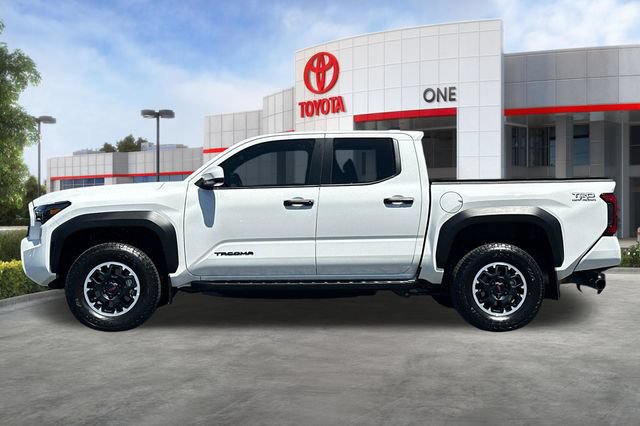 Certified 2025 Toyota Tacoma TRD Off-Road AWD/4WD image 9