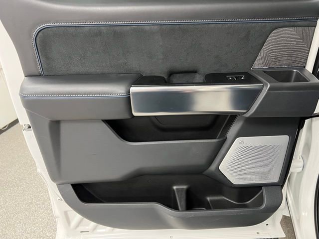 Used 2025 Ford F450 Platinum w/ FX4 Off-Road Package image 40