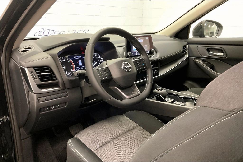 Certified 2026 Nissan Rogue SV AWD/4WD image 13