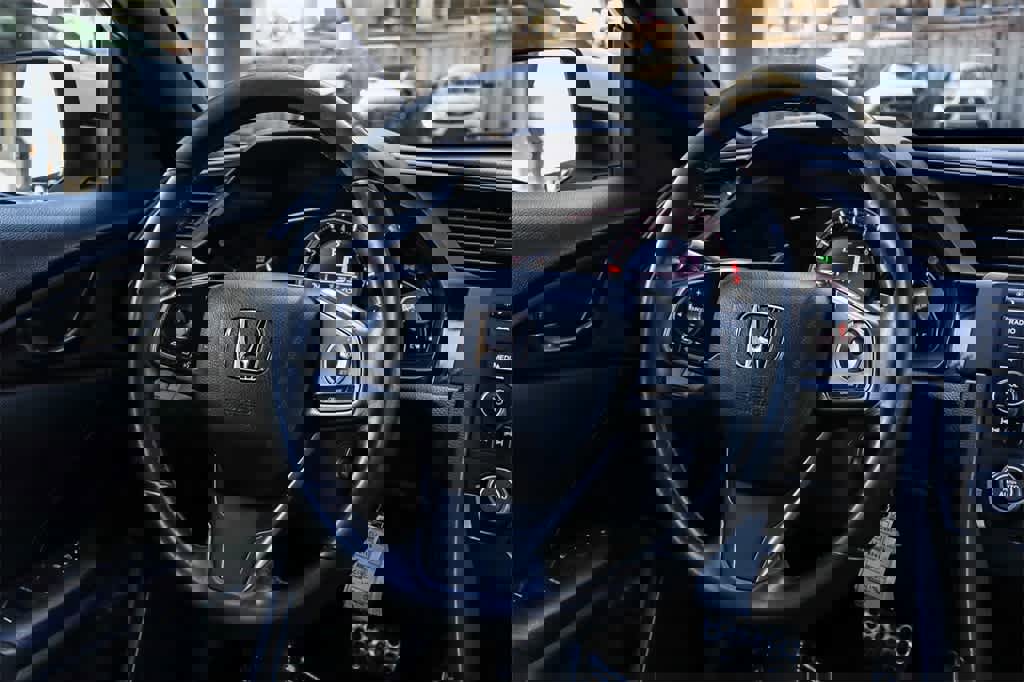 Used 2017 Honda Civic Sport image 16