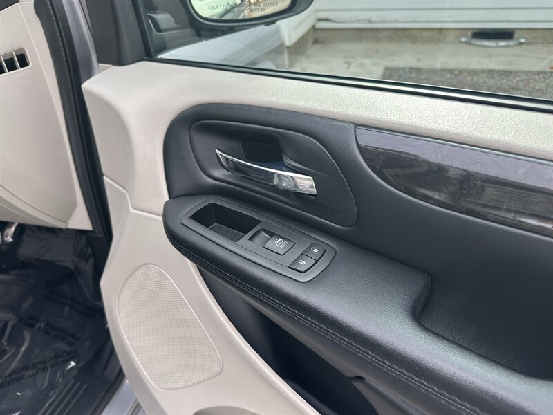Used 2016 Dodge Grand Caravan SE w/ Quick Order Package 29E SE FWD image 38
