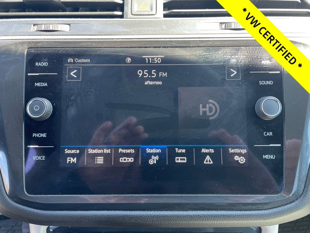 Used 2022 Volkswagen Tiguan SE image 21