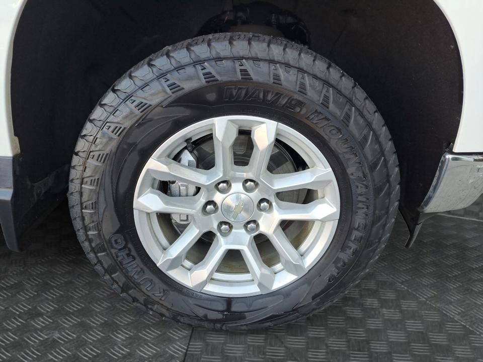 Used 2023 Chevrolet Silverado 1500 LT AWD/4WD image 15