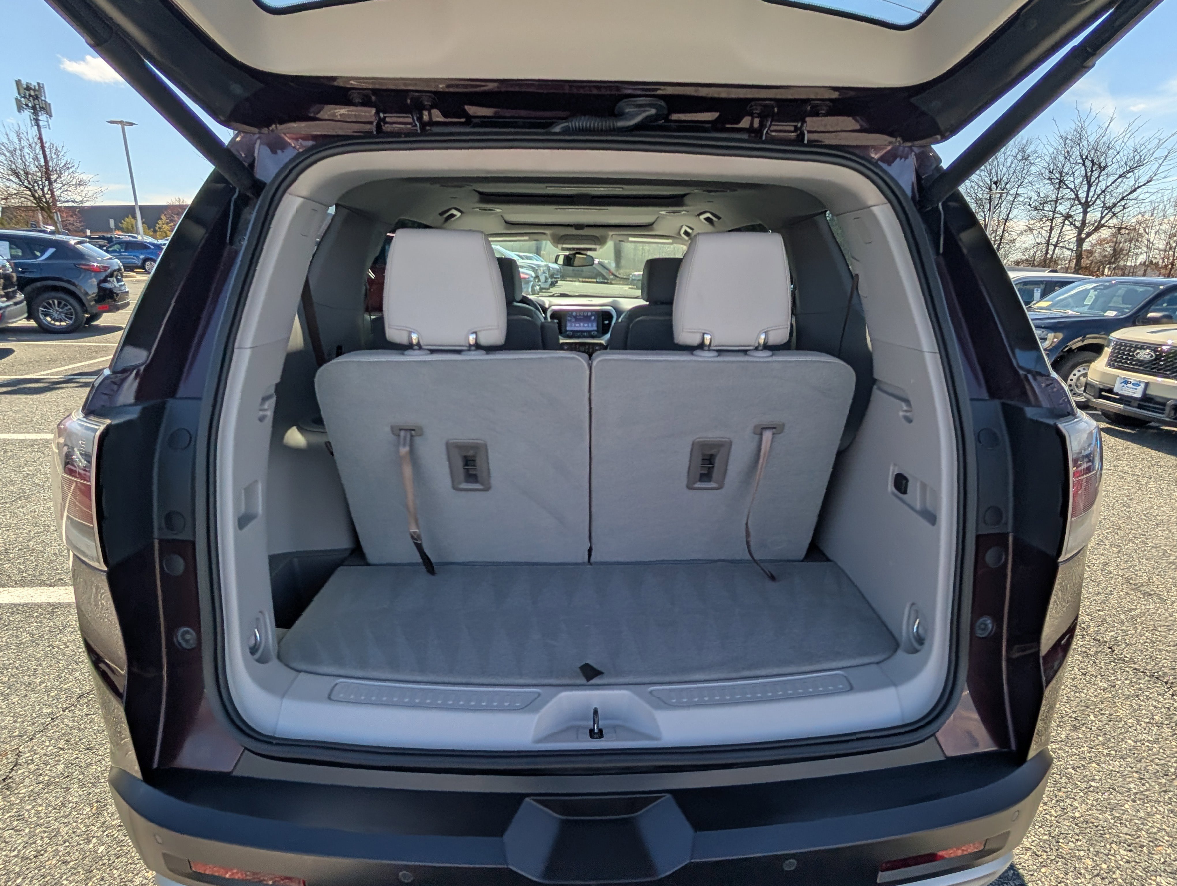 Used 2018 GMC Acadia SLT w/ LPO, Black Accent Package image 12