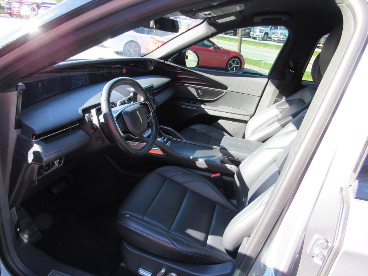 Used 2025 Lincoln Nautilus Premier w/ Jet Appearance Package AWD/4WD image 13