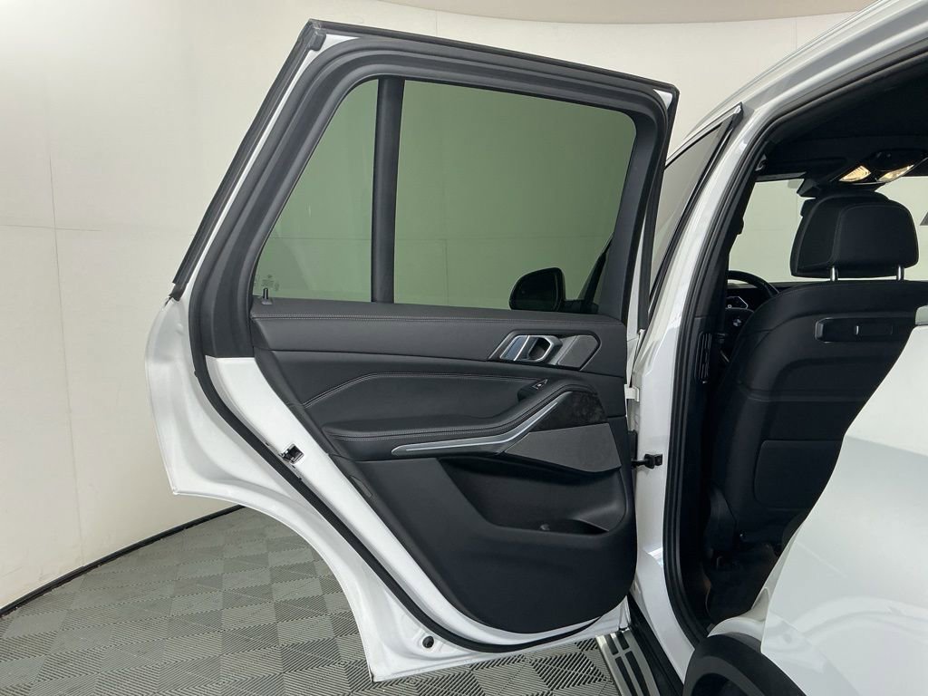 Certified 2025 BMW X5 sDrive40i w/ Climate Comfort Package RWD image 23