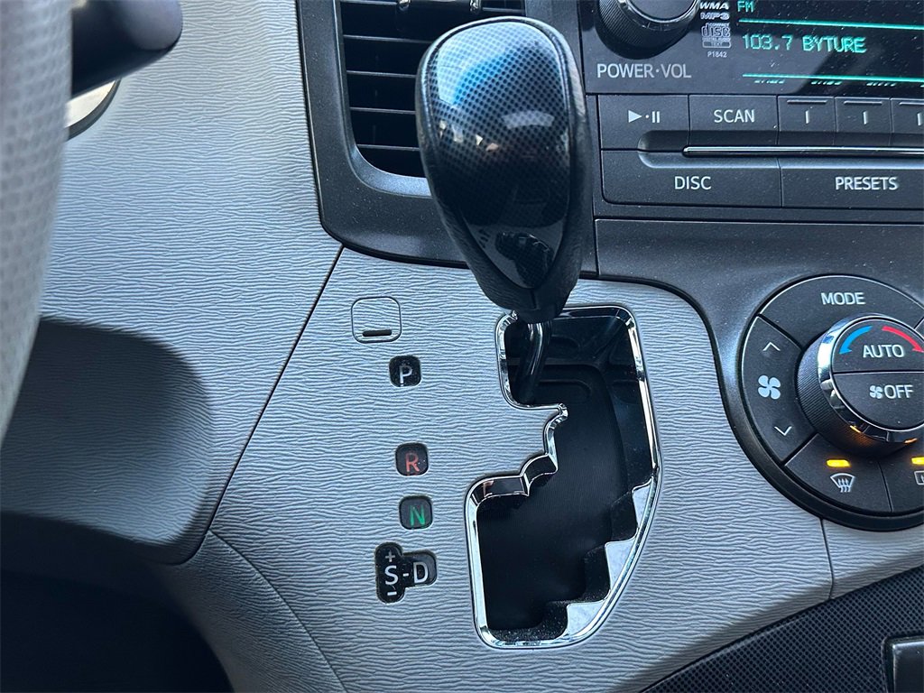 Used 2011 Toyota Sienna SE image 22