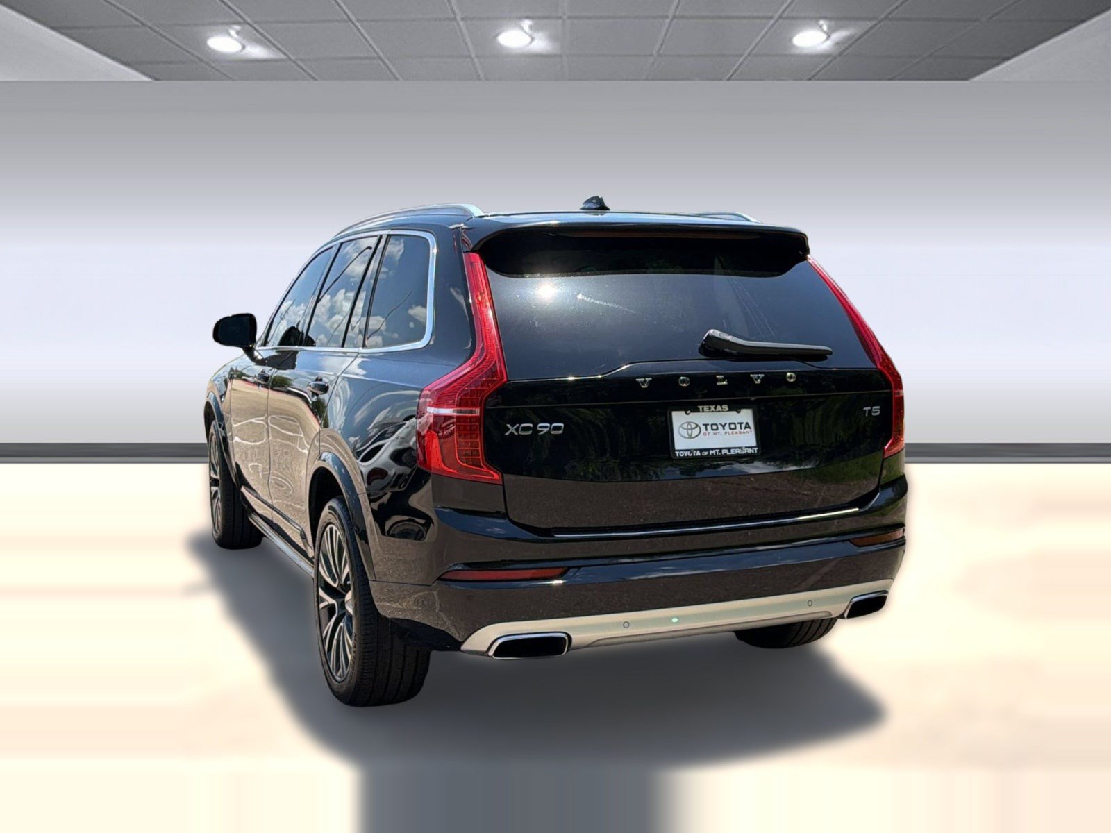 Used 2020 Volvo XC90 T5 Momentum w/ Protection Package Premier FWD image 25