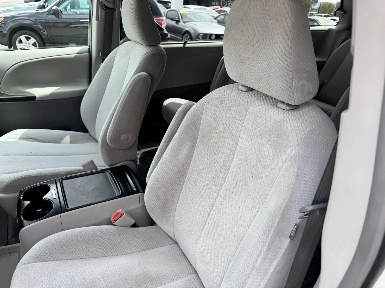 Used 2013 Toyota Sienna LE w/ Towing Pkg FWD image 20