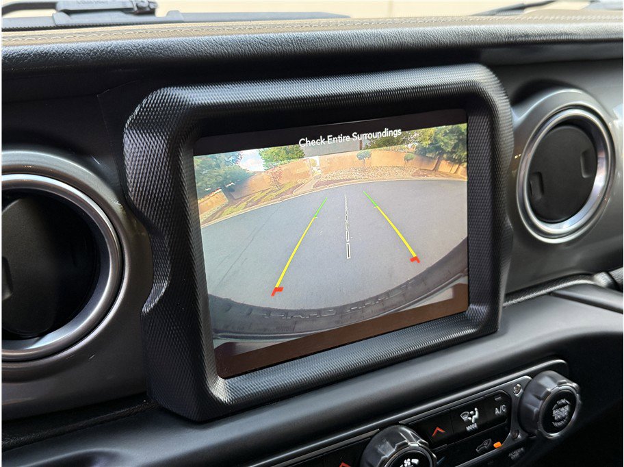 Used 2020 Jeep Wrangler Unlimited Sahara w/ Uconnect 4C Nav & Sound Group image 20