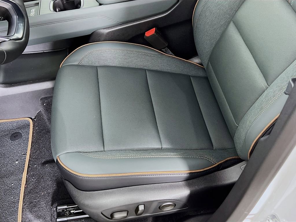 New 2026 GMC Acadia AT4 w/ Super Cruise Package image 19