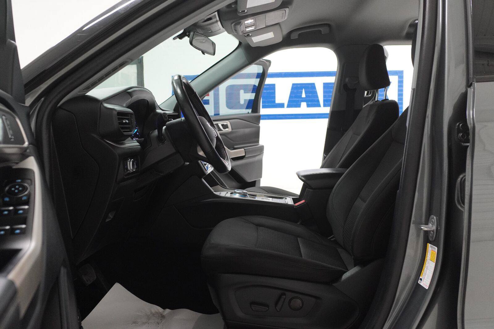 Used 2023 Ford Explorer XLT RWD image 6