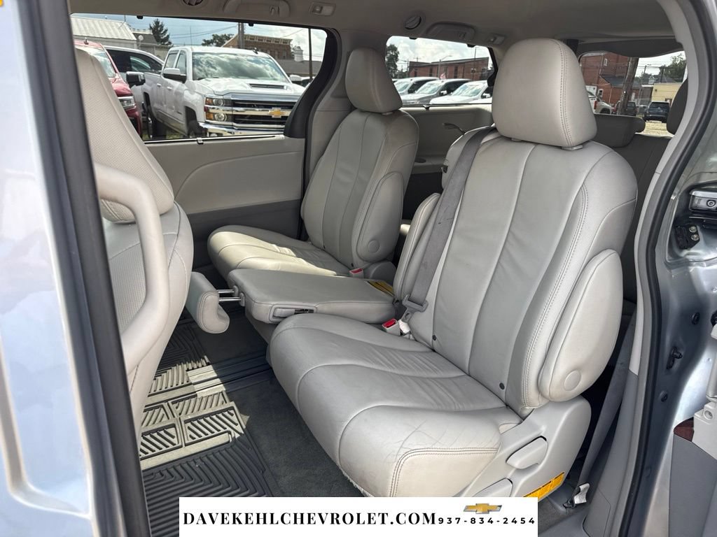 Used 2014 Toyota Sienna XLE w/ Entertainment Package FWD image 20