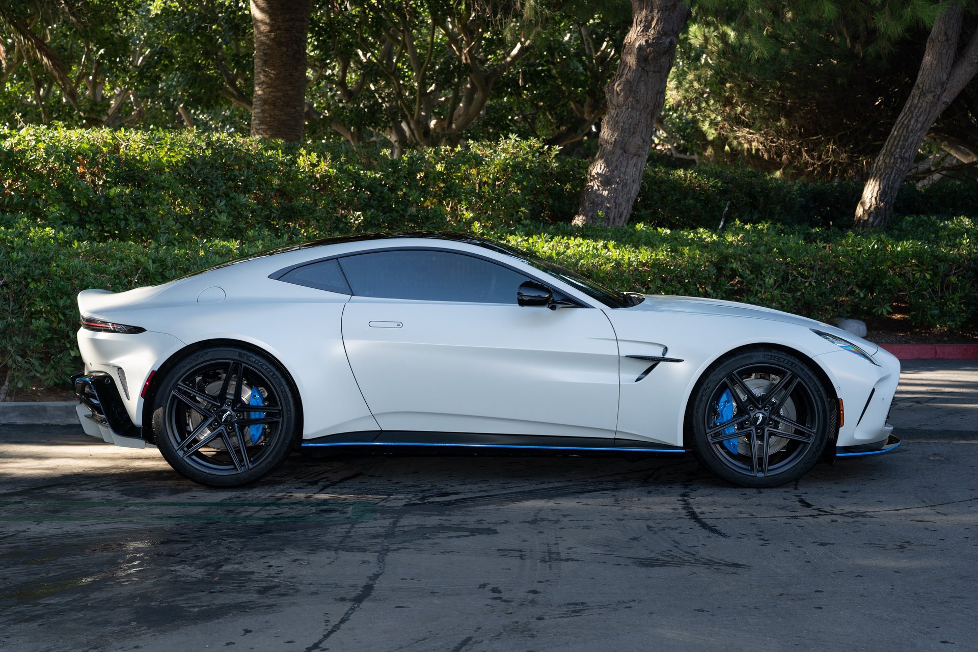 Used 2025 Aston Martin V8 Vantage Coupe image 26