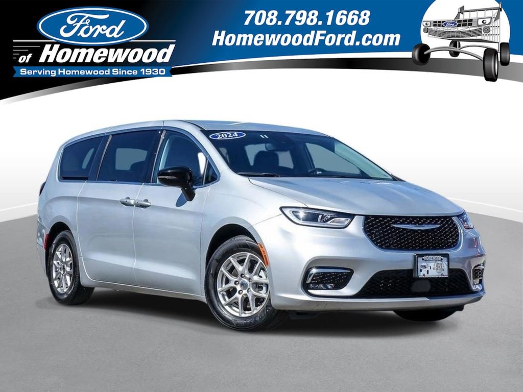 Used 2024 Chrysler Pacifica Touring-L image 1