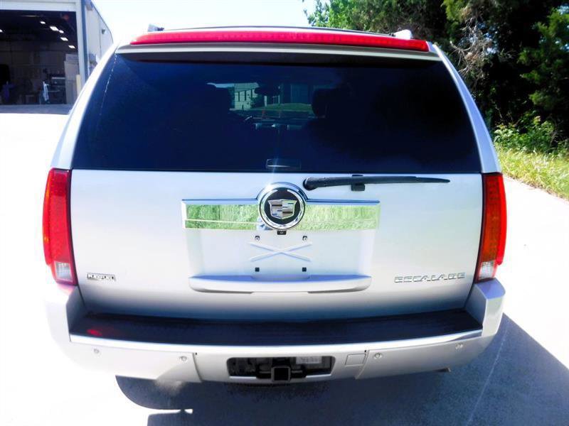 Used 2011 Cadillac Escalade Luxury AWD/4WD image 16