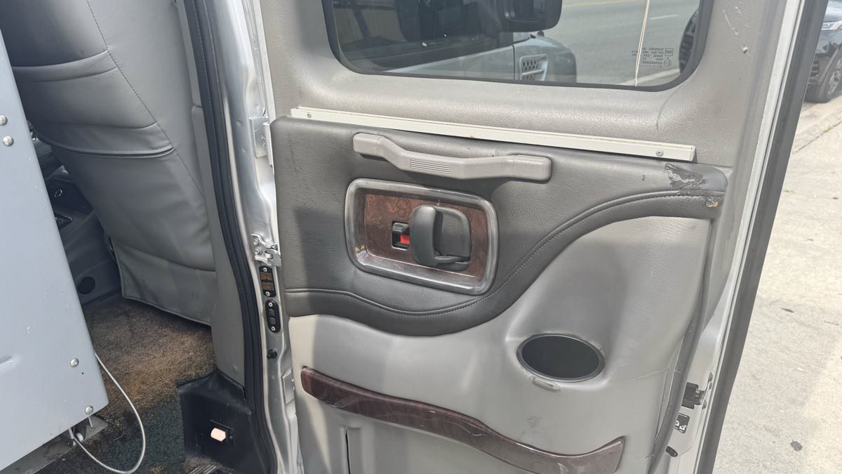 Used 2014 GMC Savana 1500 RWD image 20